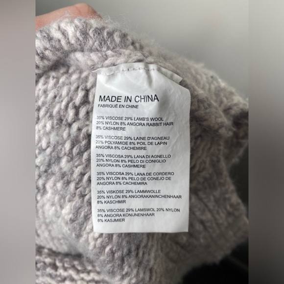 Club Monaco Cashmere Blend Turtleneck Sleeveless Knit - Picture 6 of 7